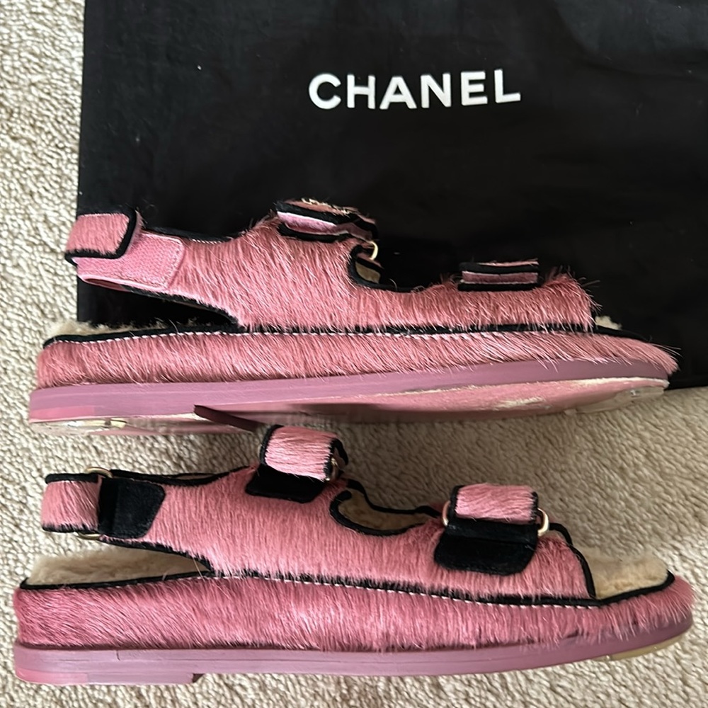 CHANEL - Pink Calf hair/Shearling Dad Sandals - 36 - Picture 3 of 6